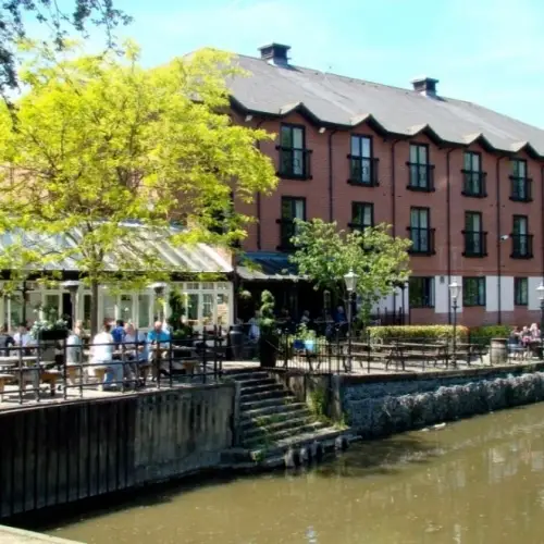 The Boathouse Bar and Restaurant