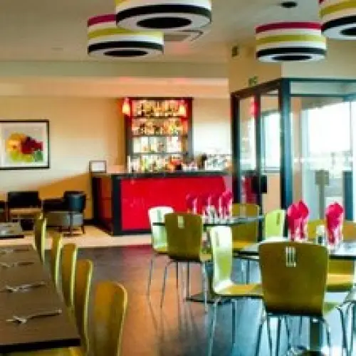 Tratts Pizza & Pasta - Holiday Inn Express London Heathrow – T5